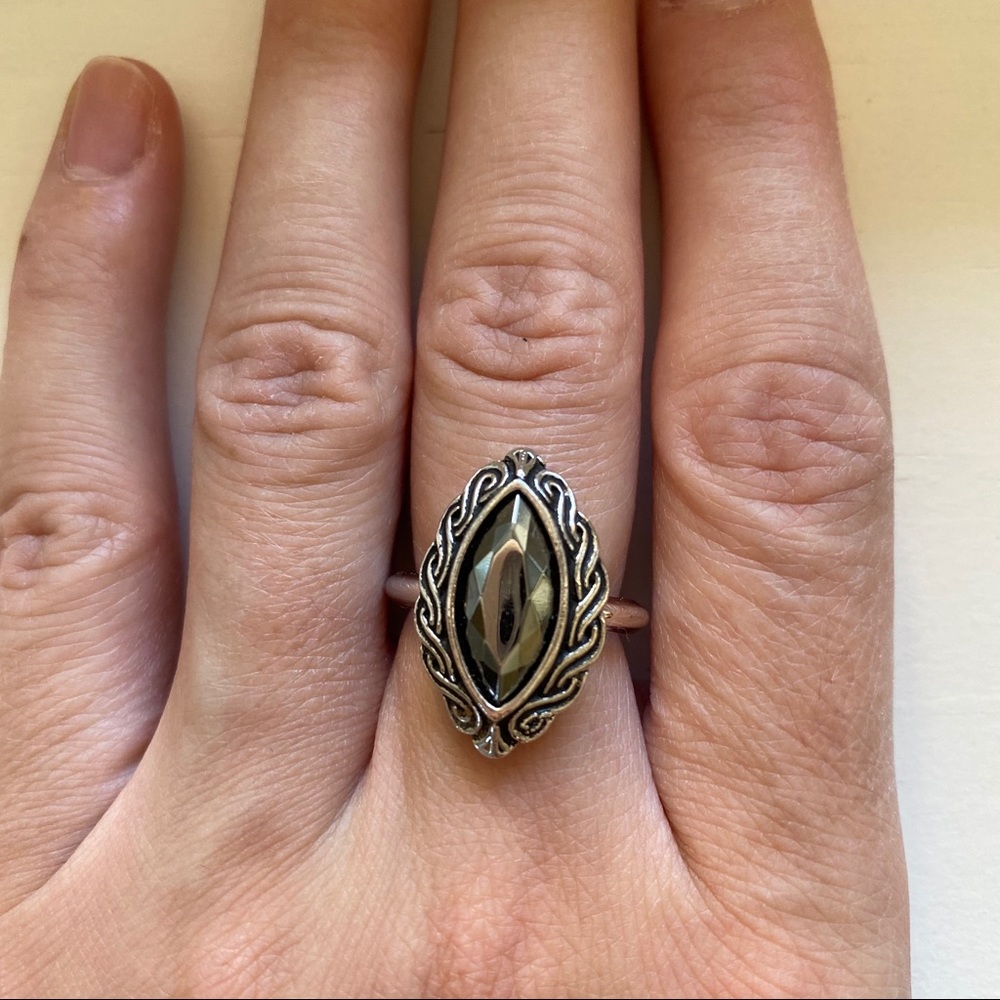 Vintage Avon silver & gray gemstone marquise ring - Picture 2 of 8
